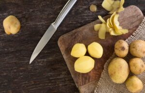 Kartoffeln können gegen Augenringe helfen